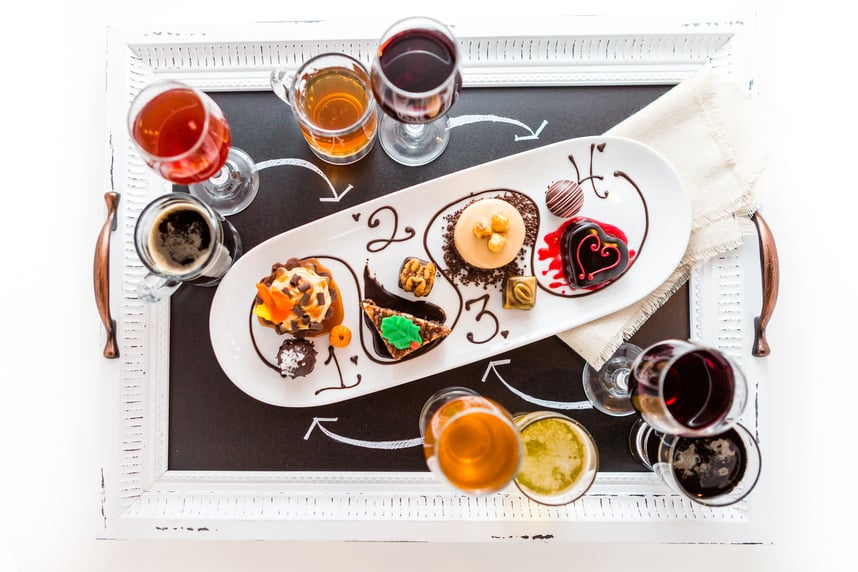 Dolci di stagione e vini o liquori in abbinamento Dolci di stagione e vini o liquori in abbinamento